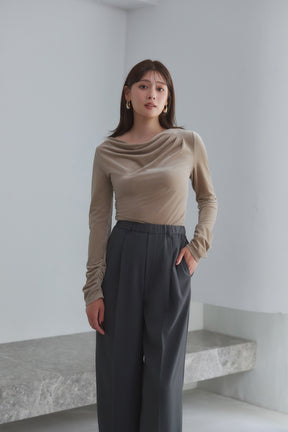 [Ships in early October] ［Essentia］Velour Drape Neck Top
