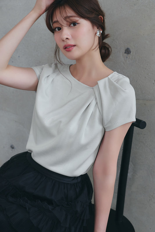 ［Essentia］Asymmetrical Tuck Top
