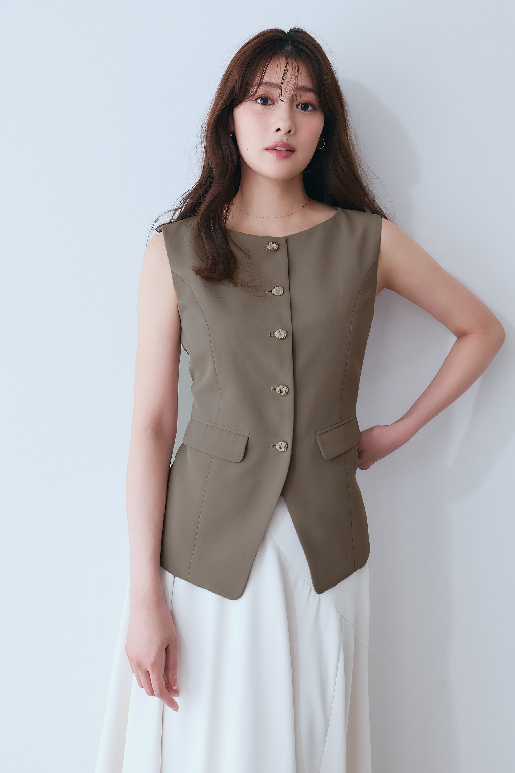 【7月下旬発送】［Essentia］Gold Button Vest