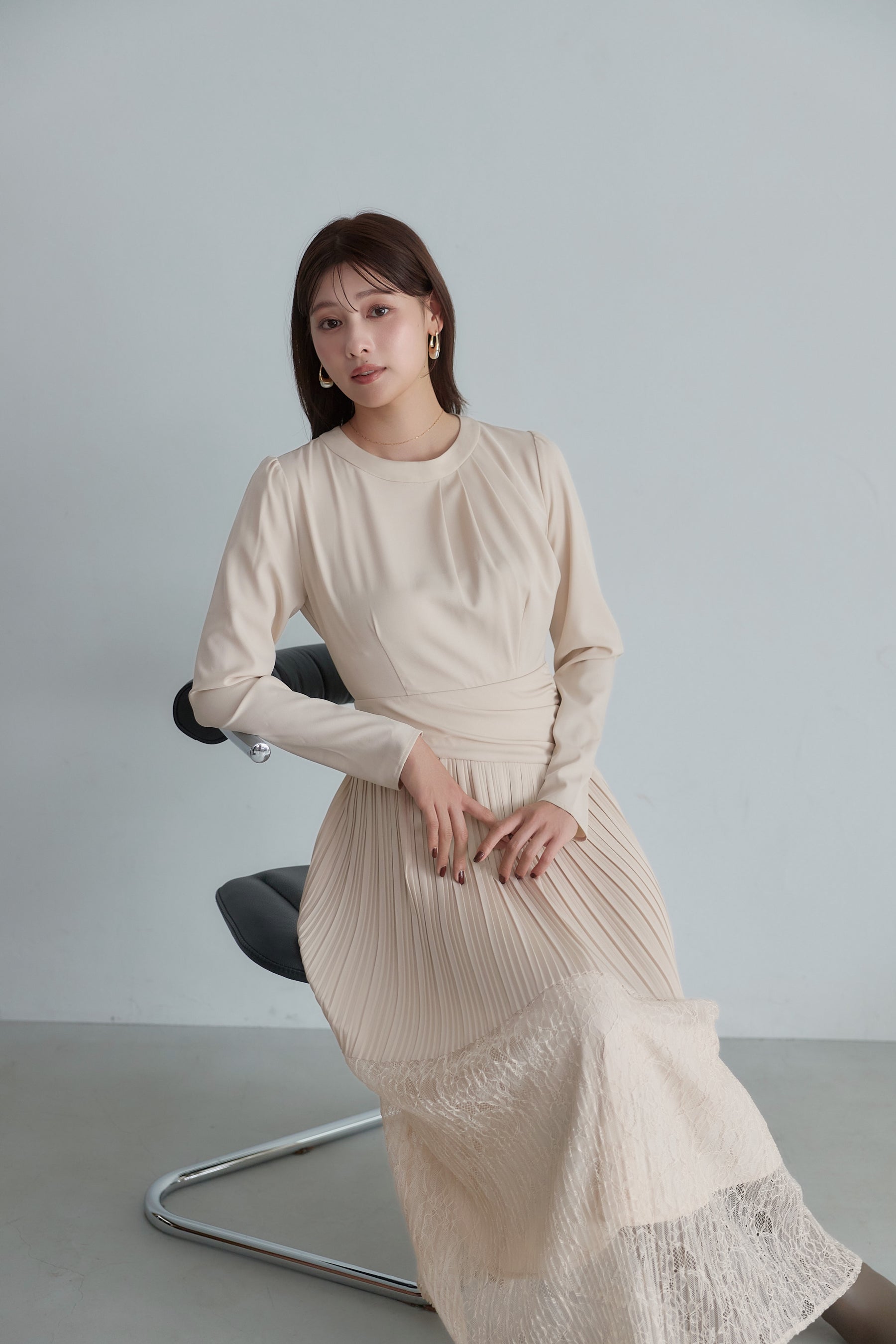 ［Essentia］Pleated Lace Docking Dress