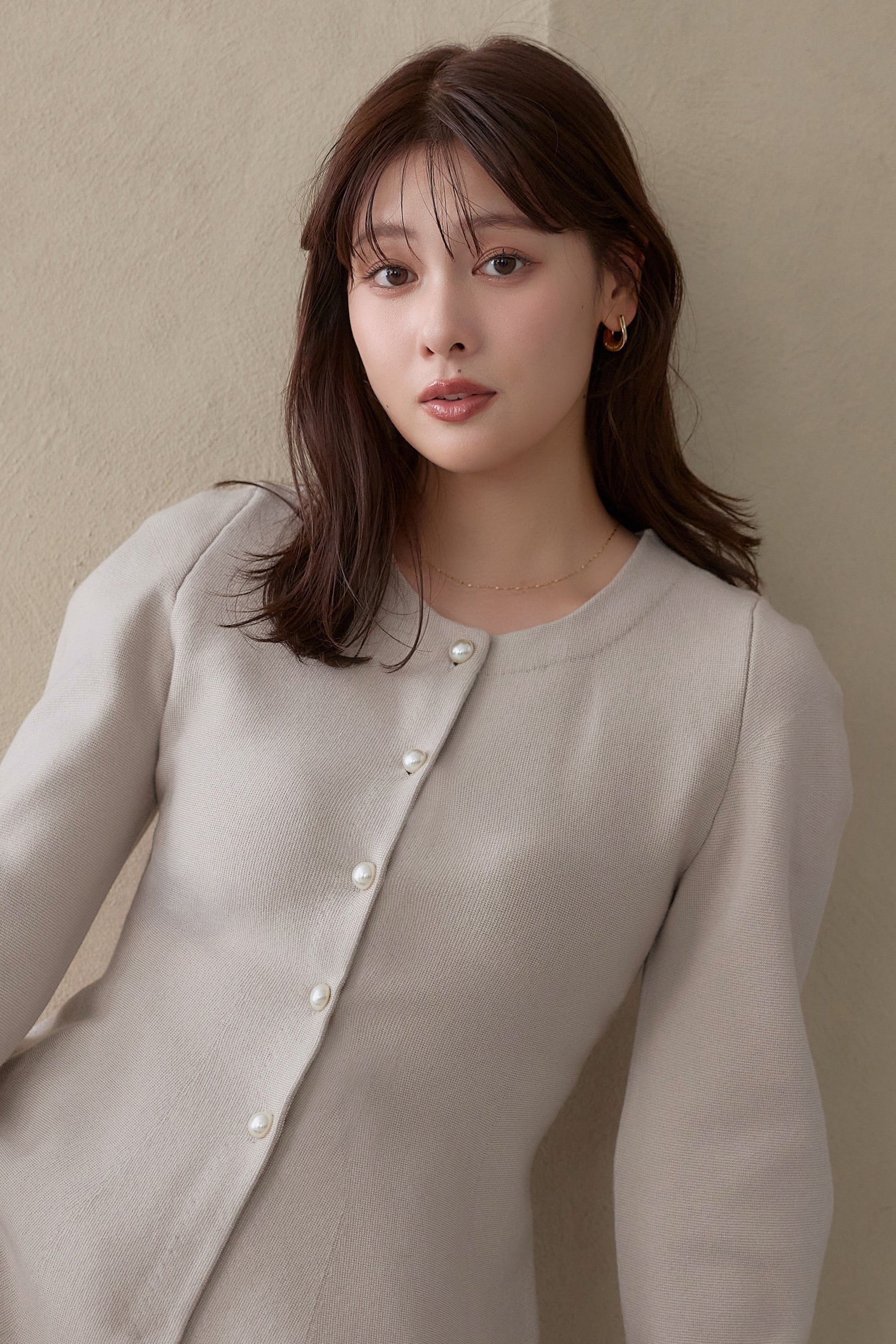 ［Essentia］Curved-Sleeve Peplum Knit Jacket