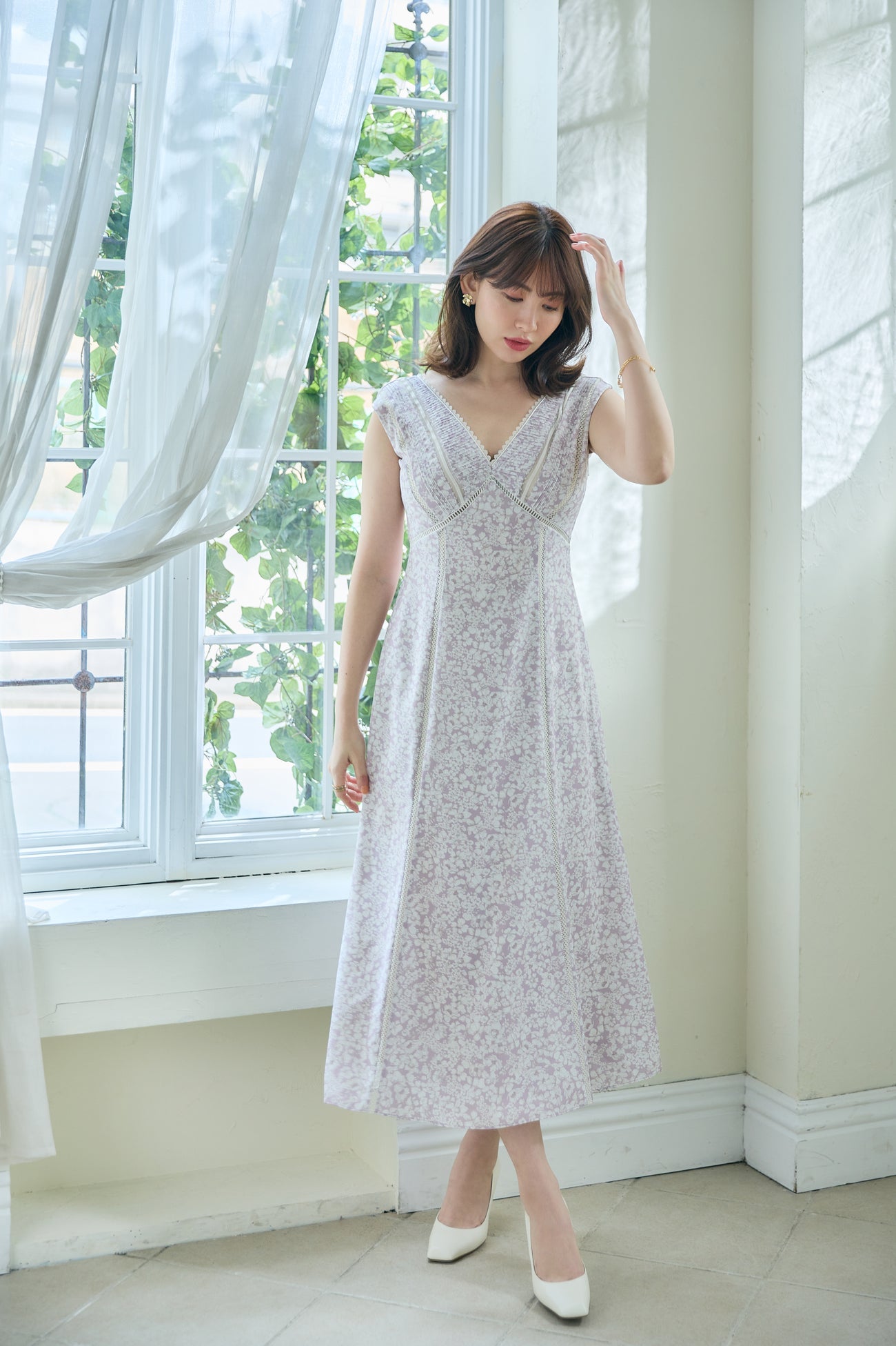 6月下旬発送】Lace Trimmed Floral Dress