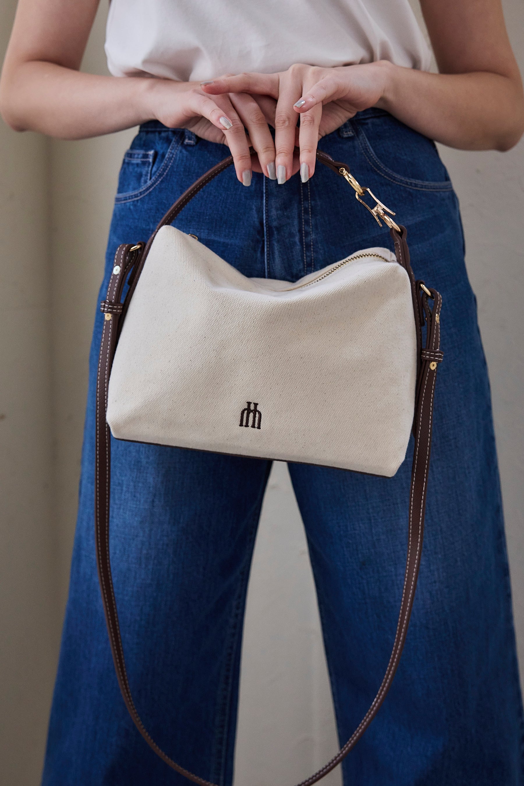 [Shipped in early May] Trois Logo Canvas Bag