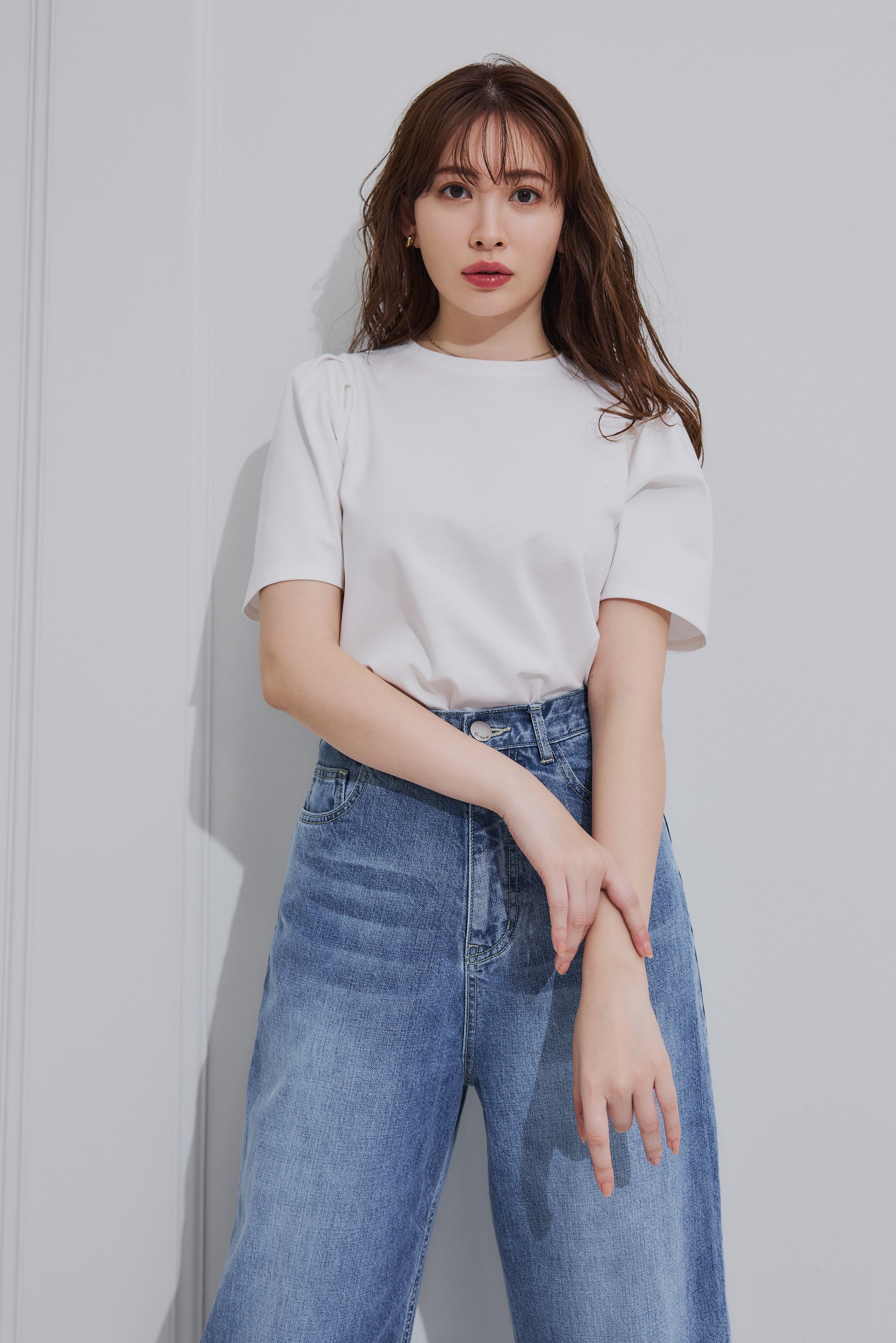 [Shipped in mid-April] Tuck-Sleeve Cotton Tee