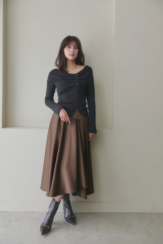 [Ships in last September]［Essentia］Asymmetric-Hem Satin Skirt