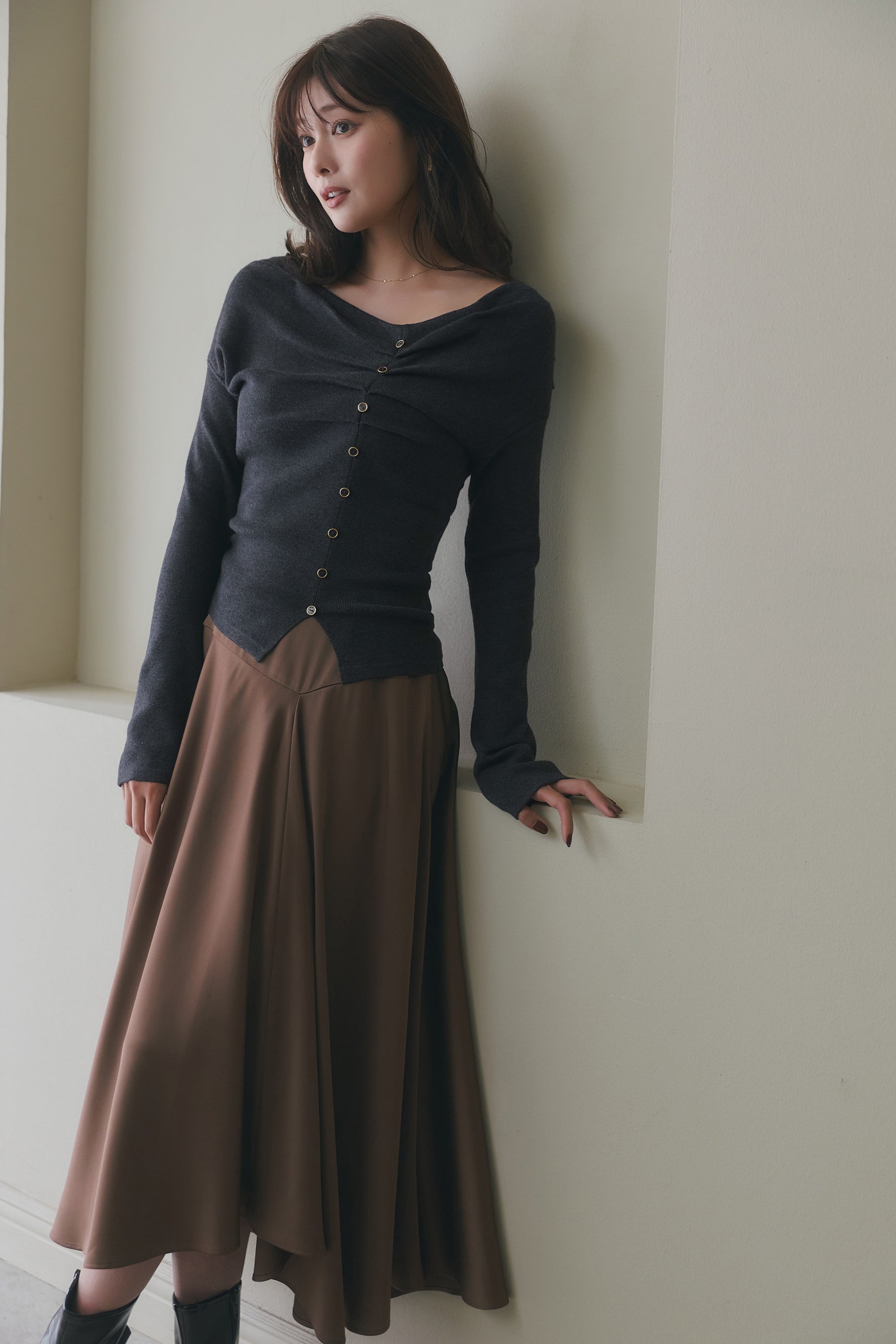 [Ships in early October] ［Essentia］Asymmetrical Tucked Knit Top