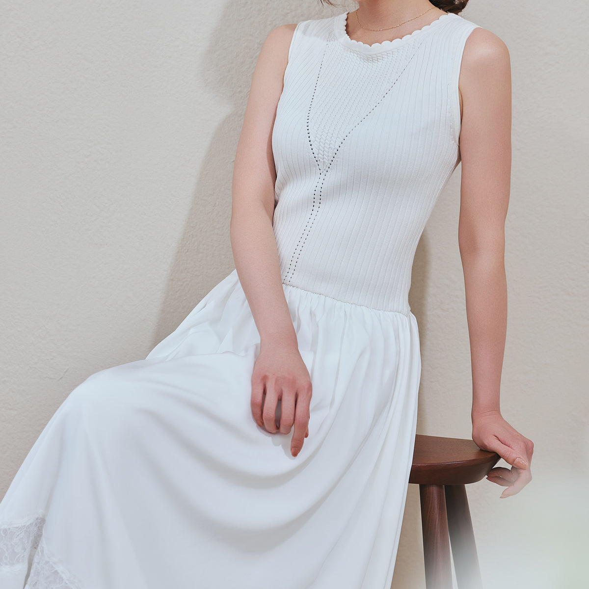 Essentia］Eyelet Knit Docking Dress