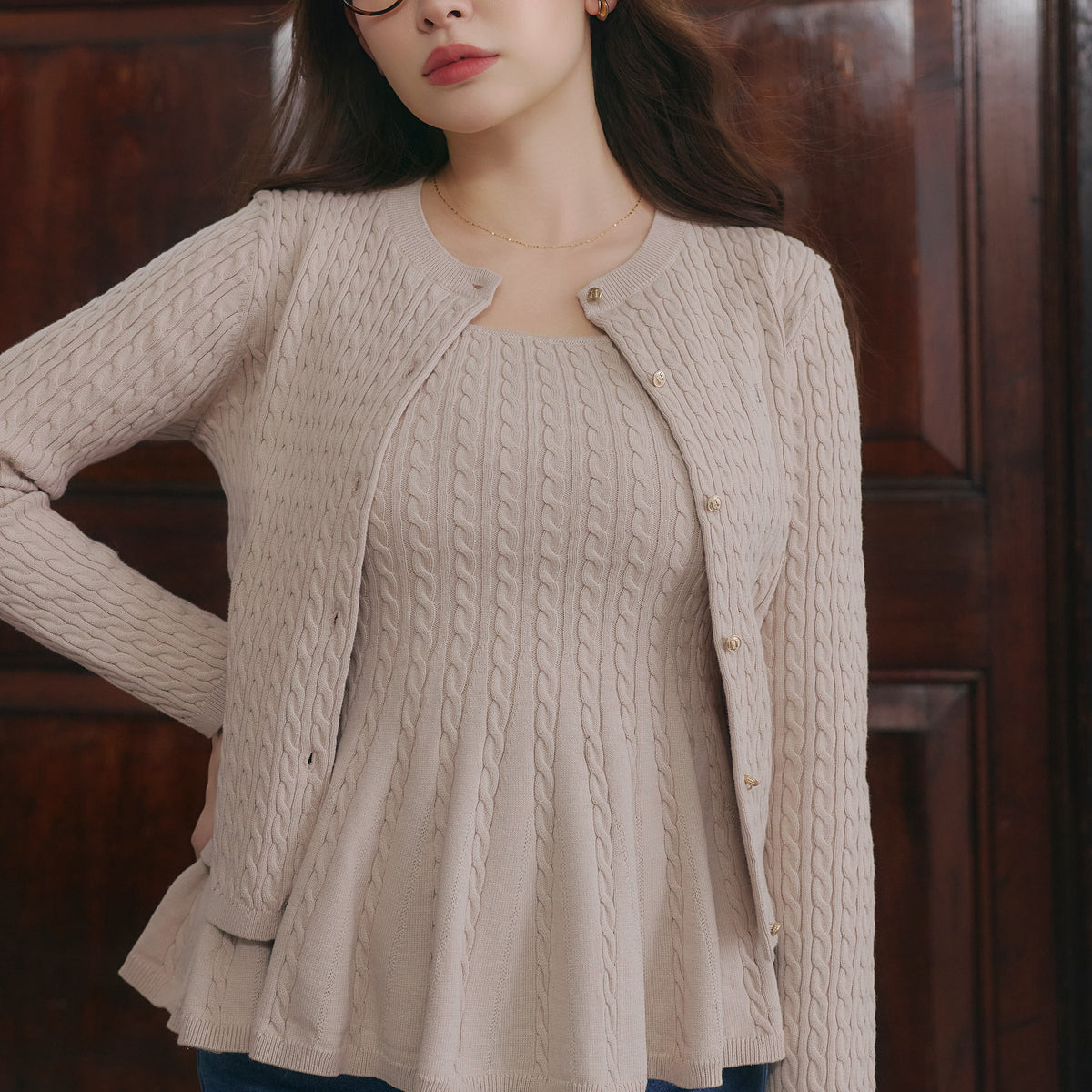 10月中旬発送】【beige /espresso】H logo Peplum Cable-Knit Set