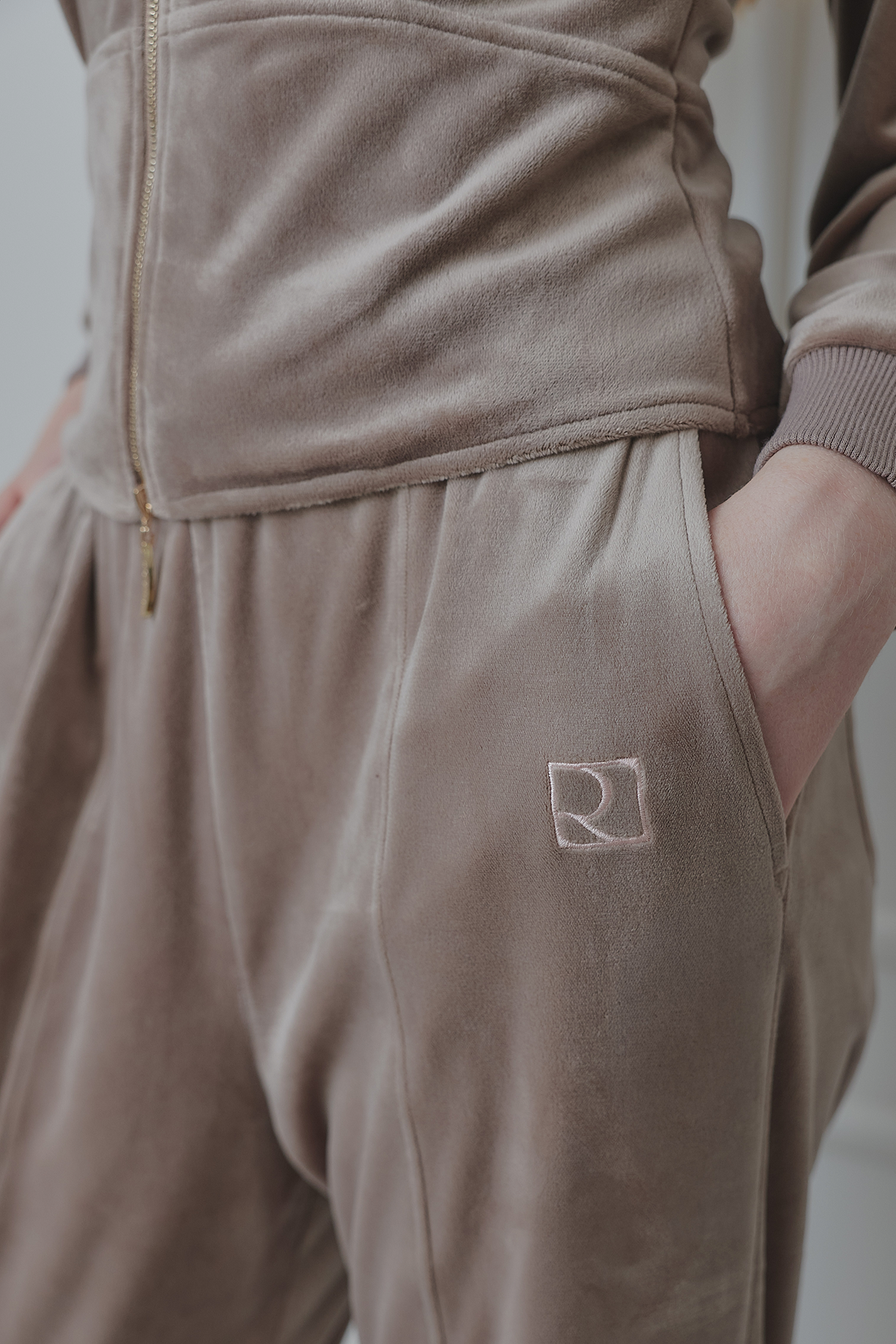 Off-Duty Sculpt Velour Pants
