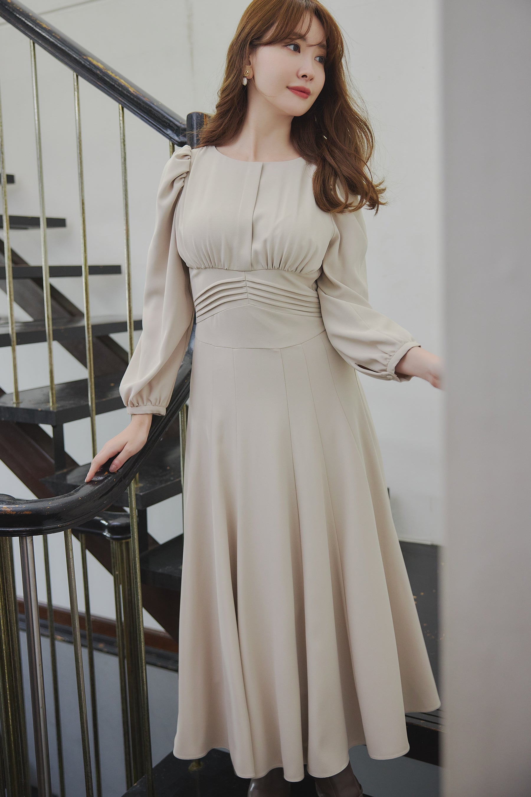 Alma Classic Dress