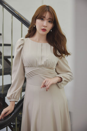 Alma Classic Dress