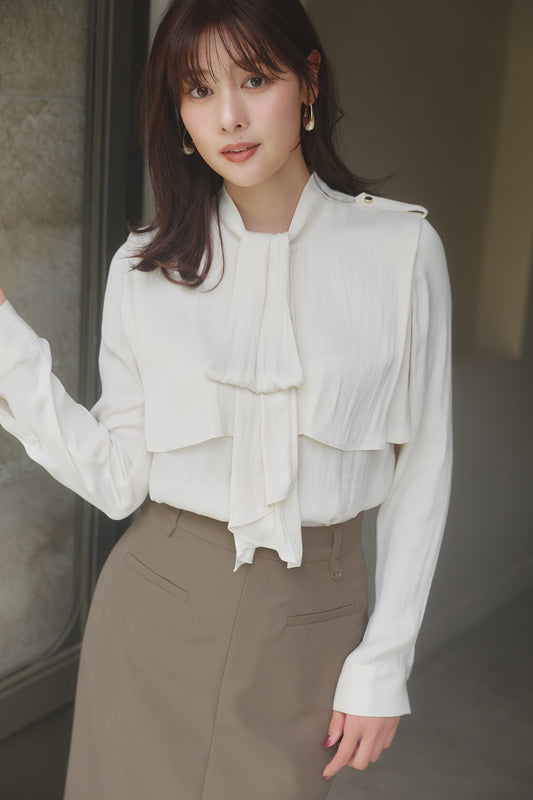 [Ships in early October]［Essentia］Tiered Frill Bow Blouse