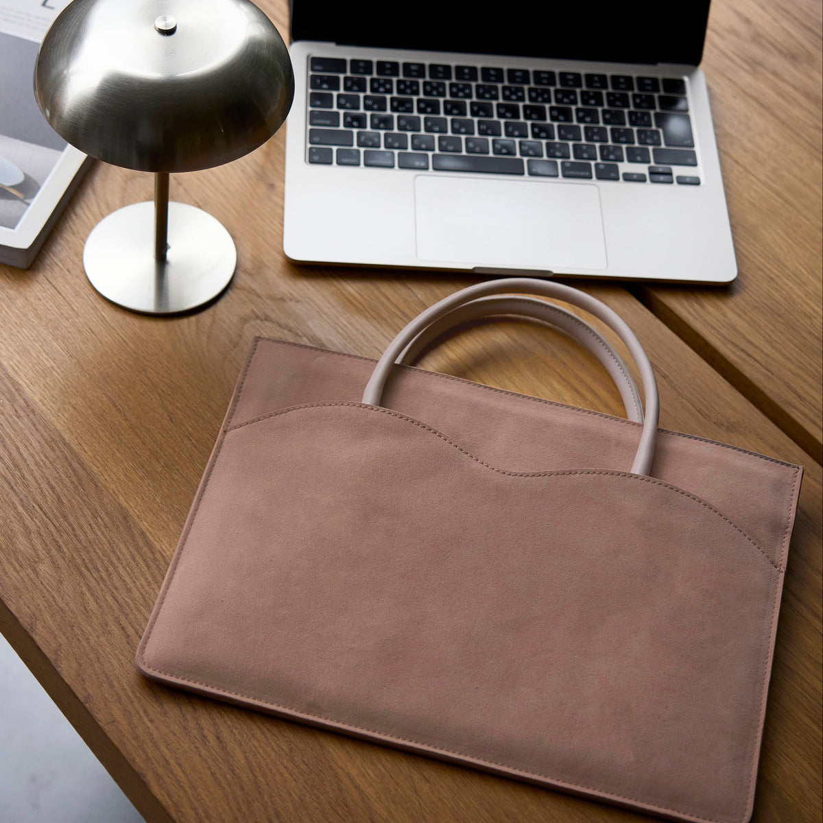 FOR HER］Lip-Shaped PC Bag