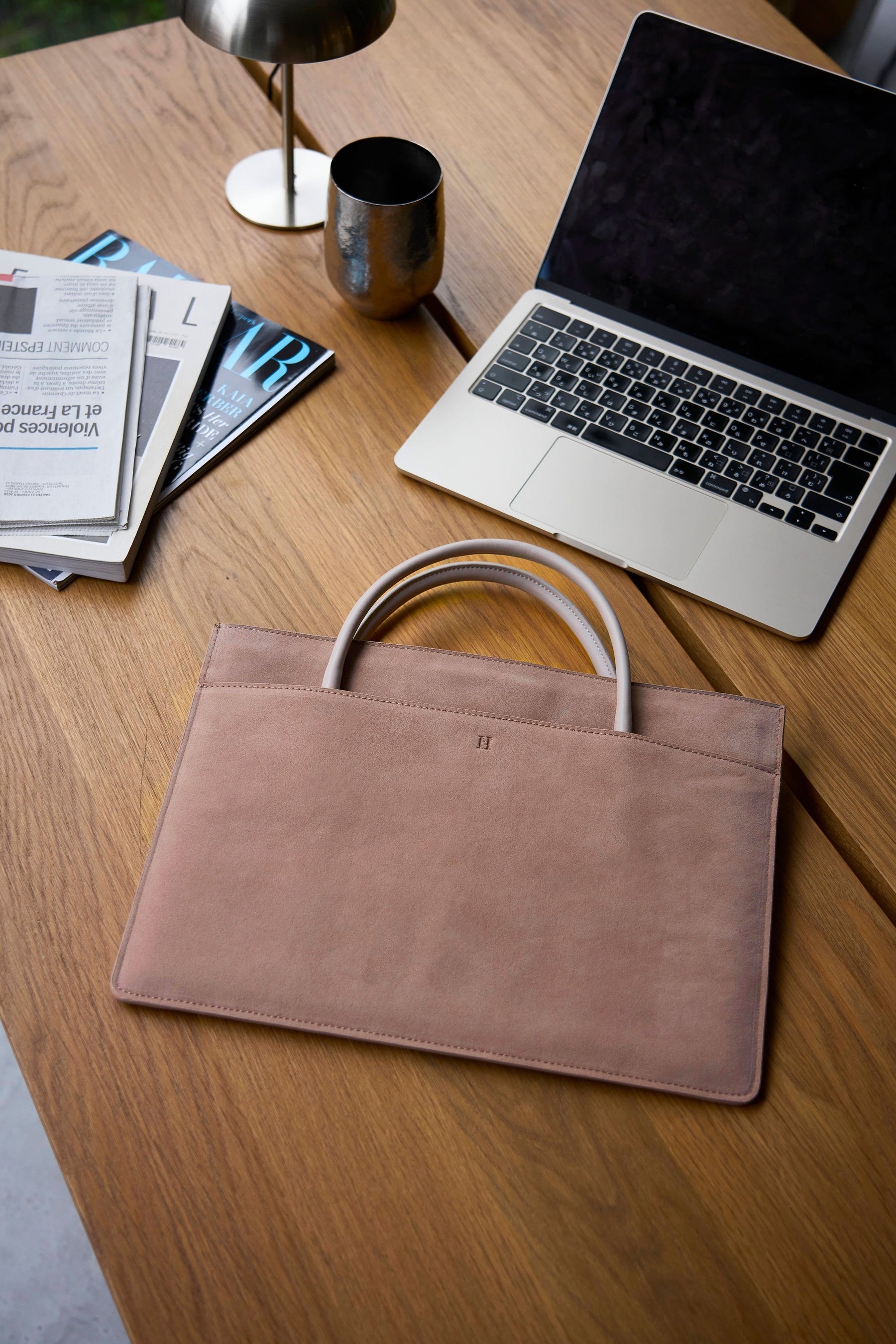 ［FOR HER］【6月中旬発送】Lip-Shaped PC Bag