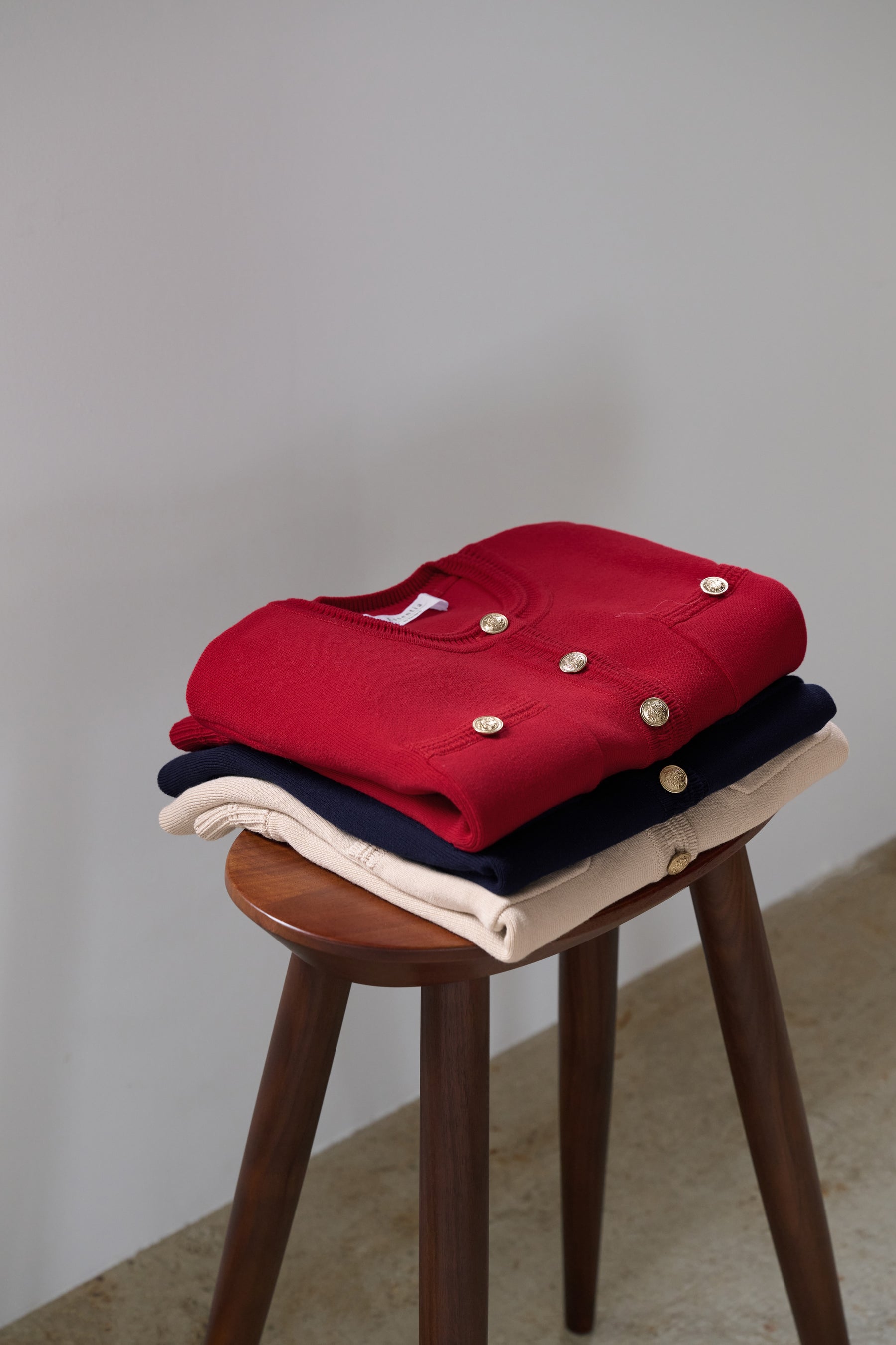 ［Essentia］Gold Button Knit Cardigan