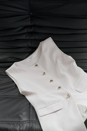 【7月下旬発送】［Essentia］Gold Button Vest