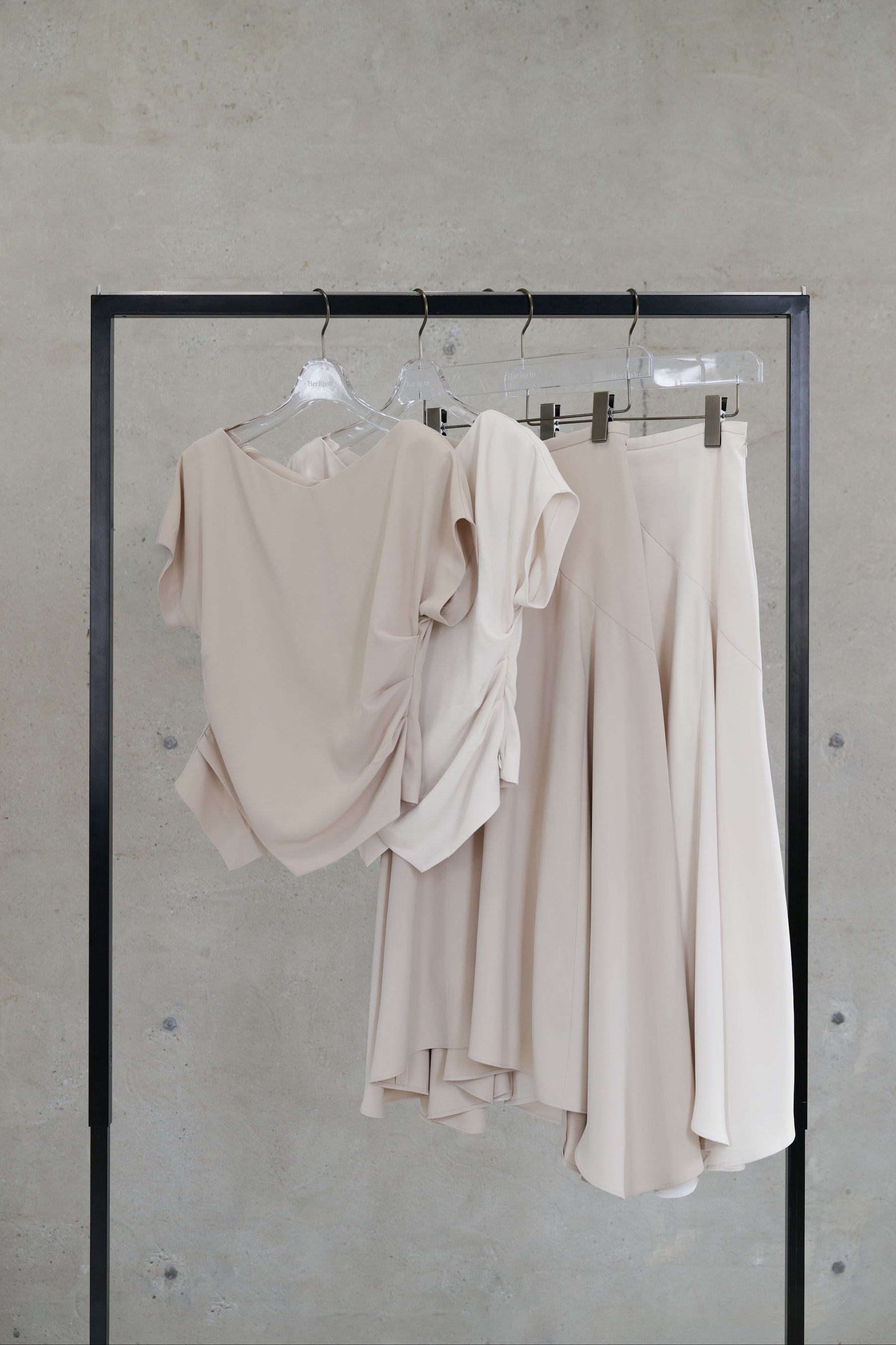 【7月中旬発送】［Essentia］Asymmetric-Hem Long Skirt