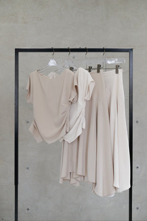 【7月中旬発送】［Essentia］Asymmetric-Hem Long Skirt