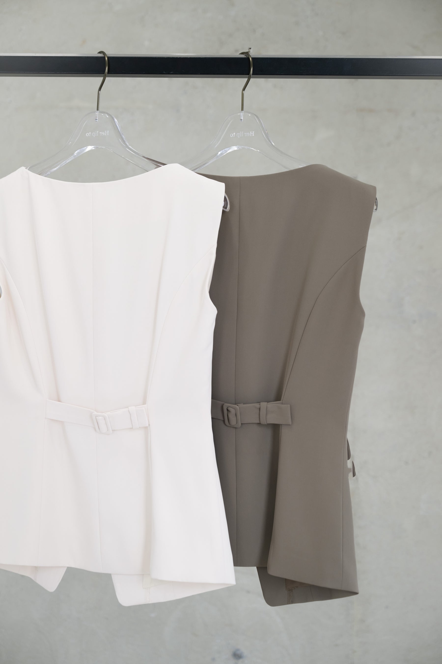 【7月下旬発送】［Essentia］Gold Button Vest