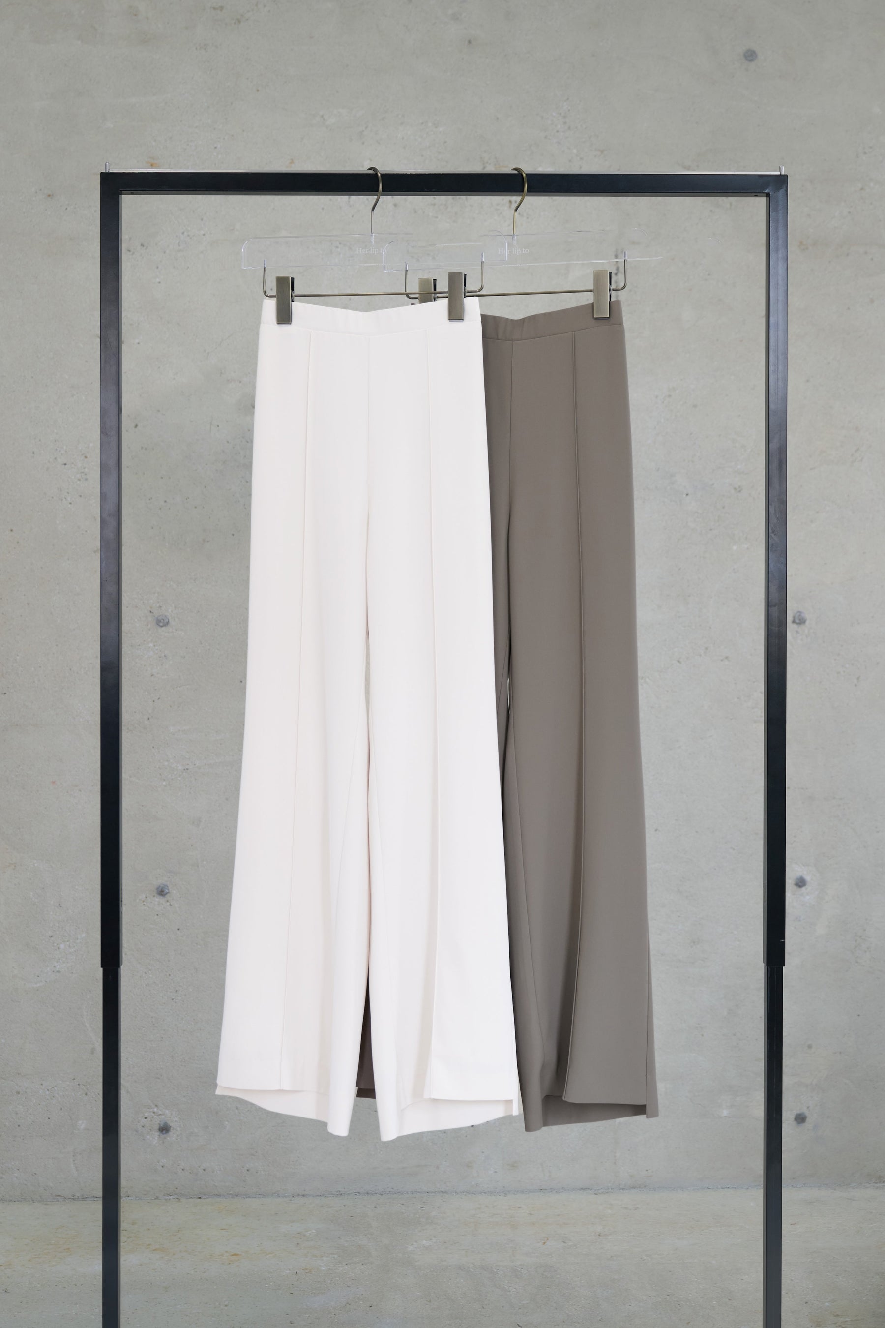 【7月下旬発送】［Essentia］Step Hem Easy Pants
