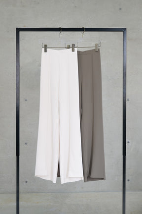 【7月下旬発送】［Essentia］Step Hem Easy Pants