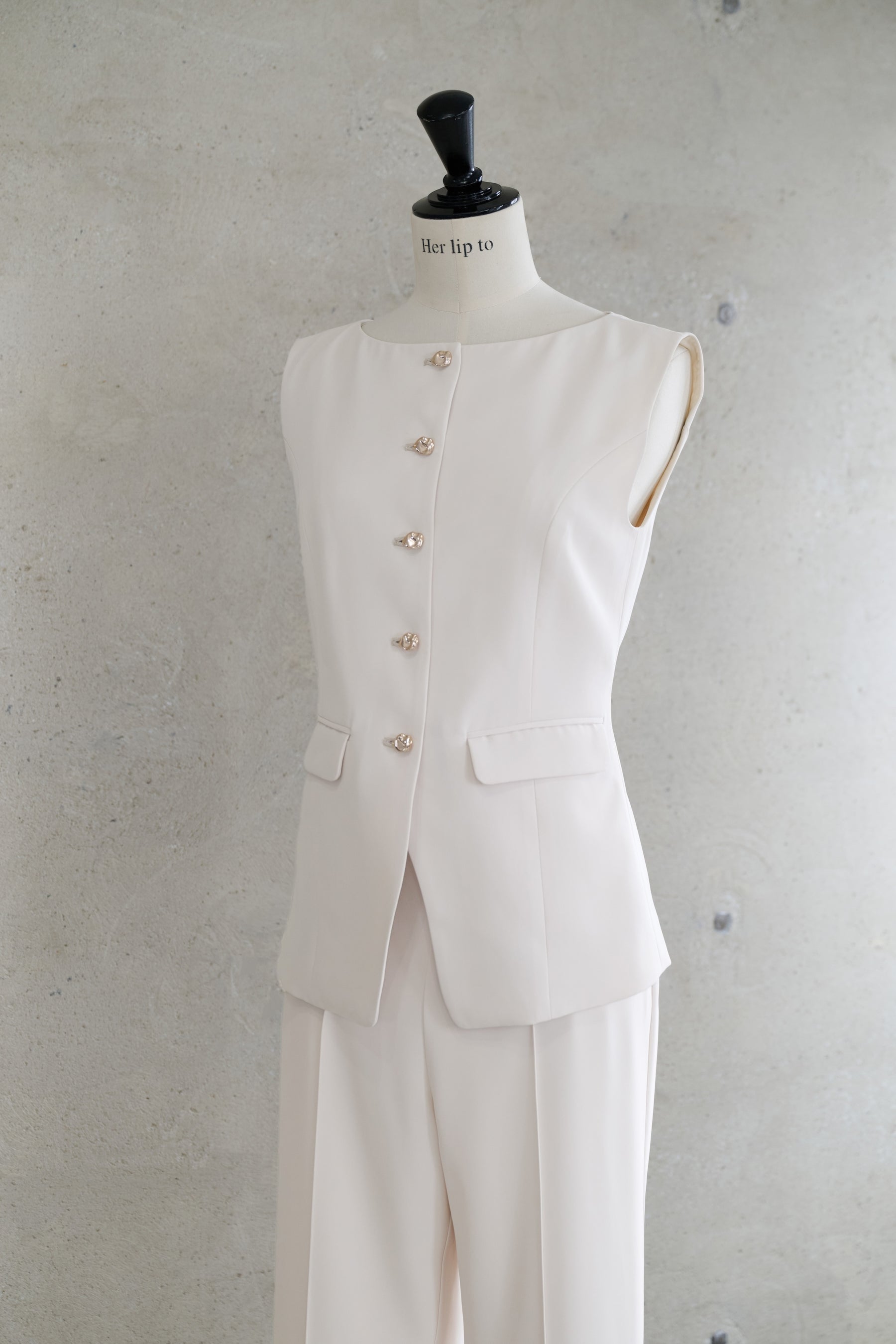 【7月下旬発送】［Essentia］Gold Button Vest