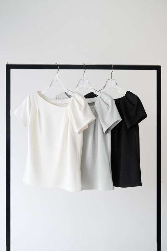 ［Essentia］Asymmetrical Tuck Top