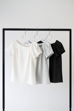 ［Essentia］Asymmetrical Tuck Top