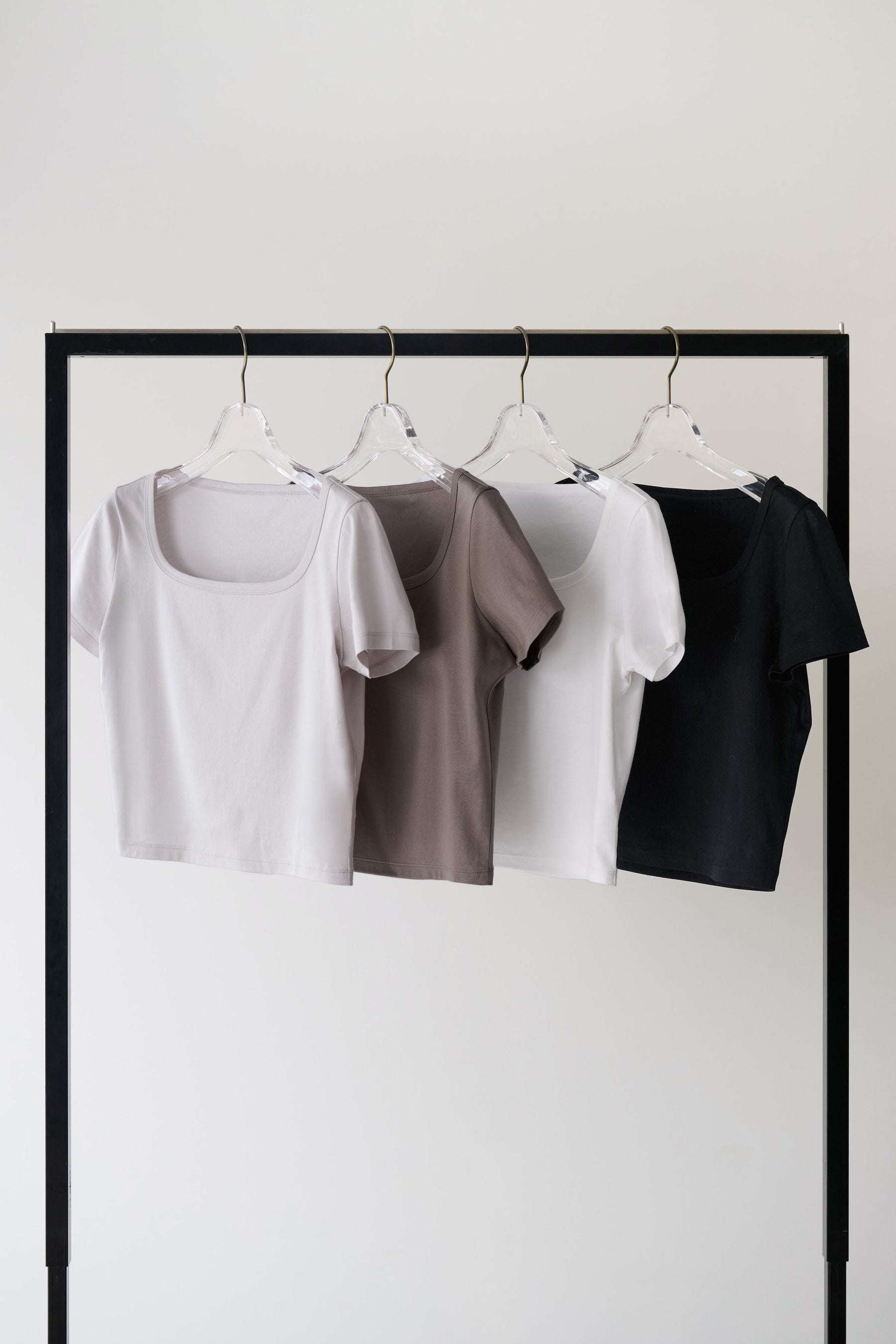 【7月中旬発送】【taupe / mocha / black】［Essentia］Essentia Basic Tee