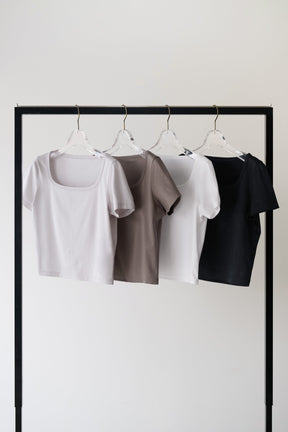 【7月中旬発送】【taupe / mocha / black】［Essentia］Essentia Basic Tee