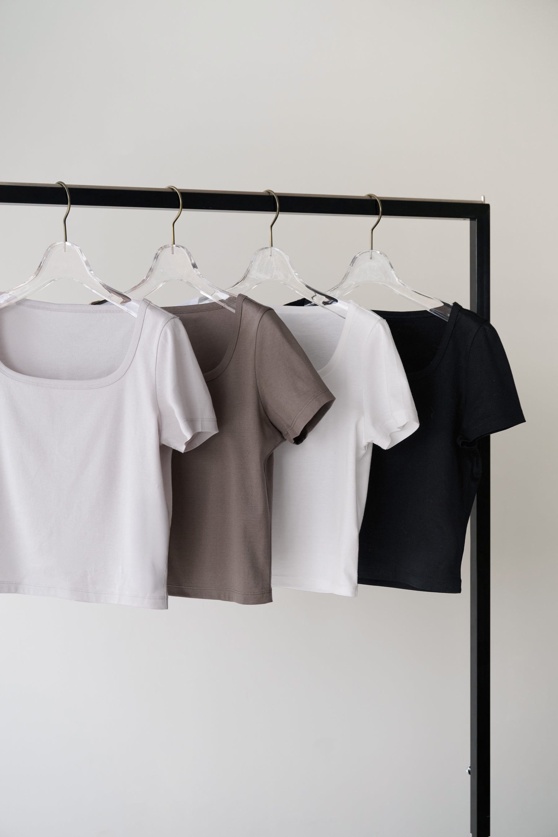 【7月中旬発送】【taupe / mocha / black】［Essentia］Essentia Basic Tee