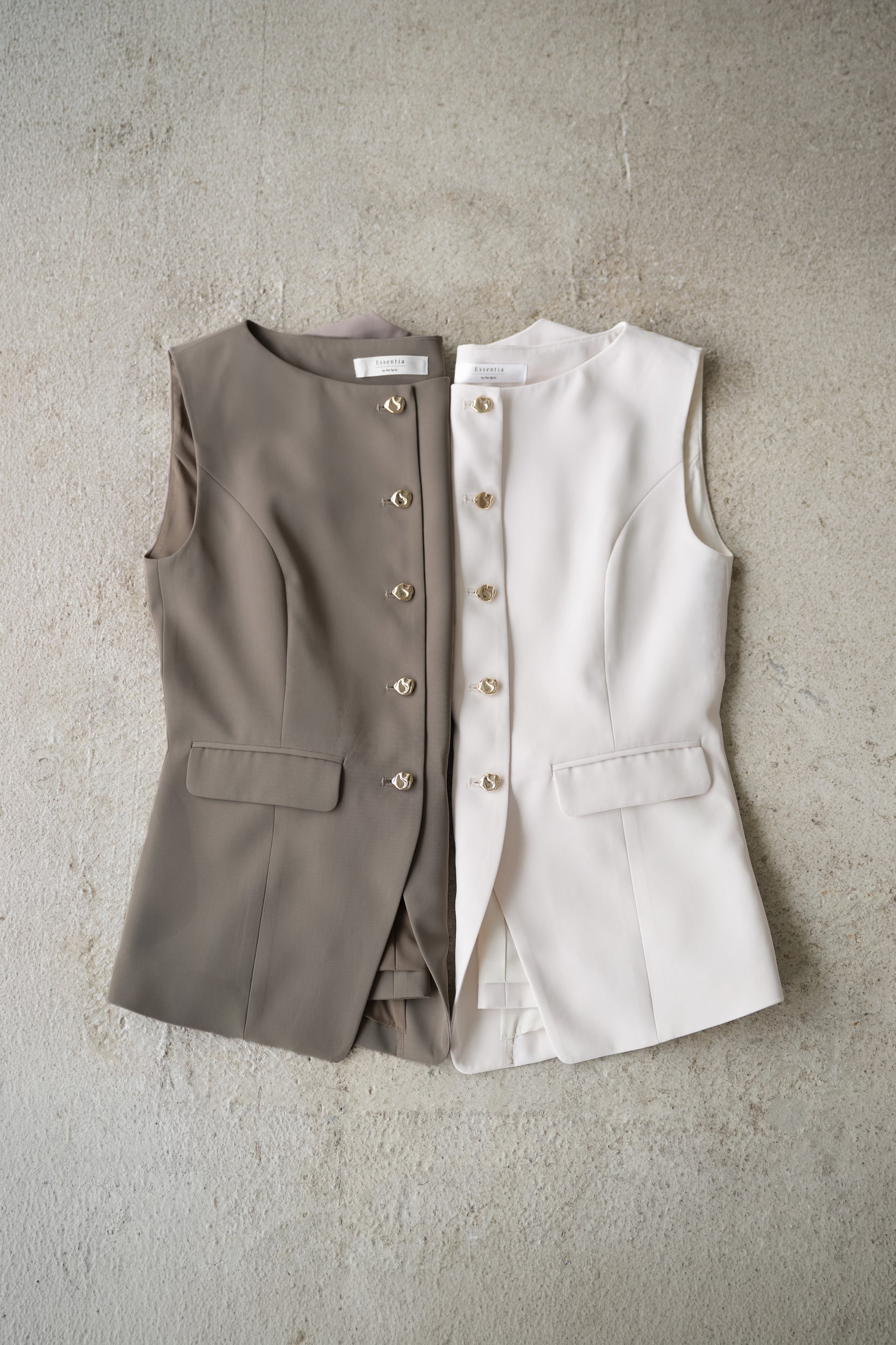 【7月下旬発送】［Essentia］Gold Button Vest