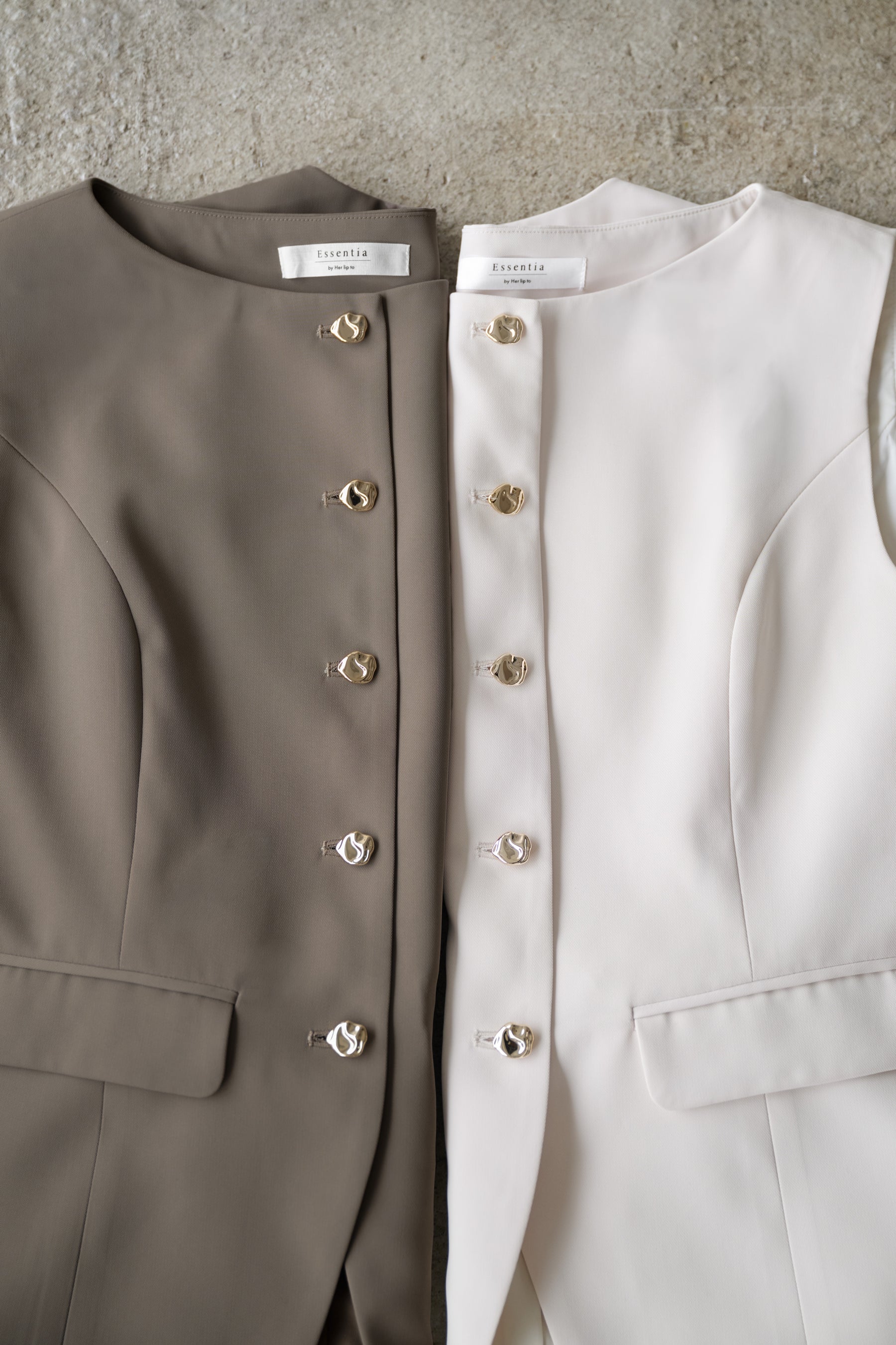 【7月下旬発送】［Essentia］Gold Button Vest