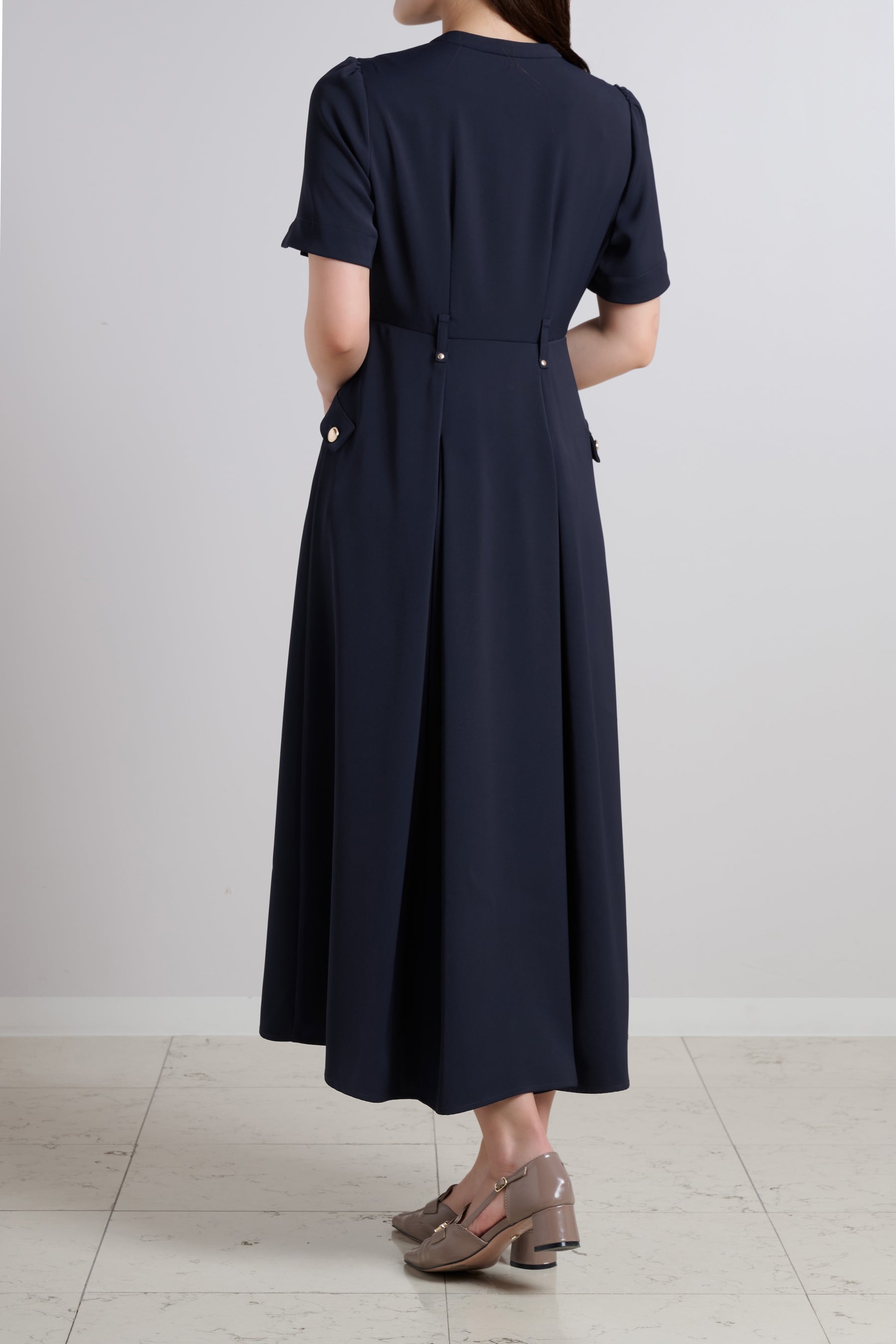 【beige / navy】【7月上旬発送】Nora Front Zip Dress