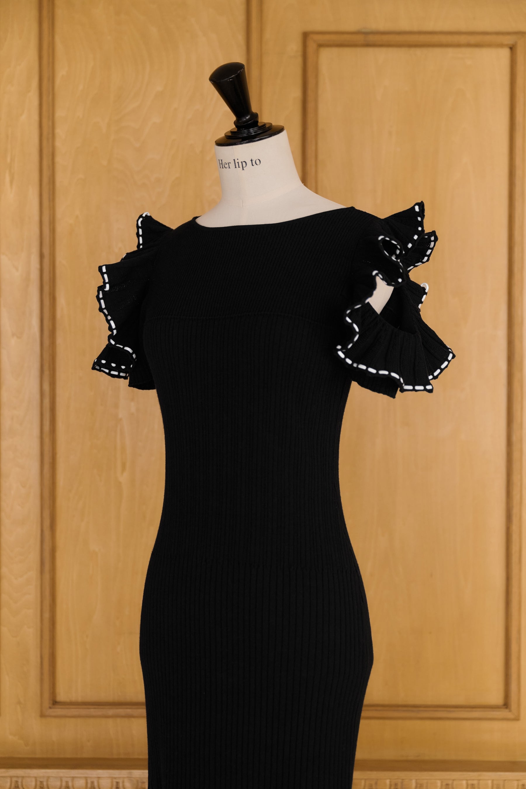 6月上旬発送】Stitch Frill-Shoulder Knit Dress