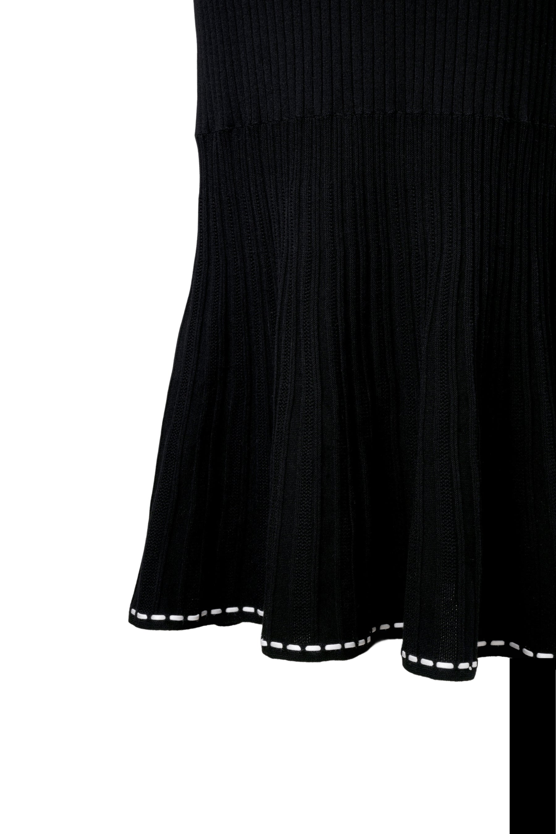 ［FOR HER］Stitch Frill-Shoulder Knit Dress