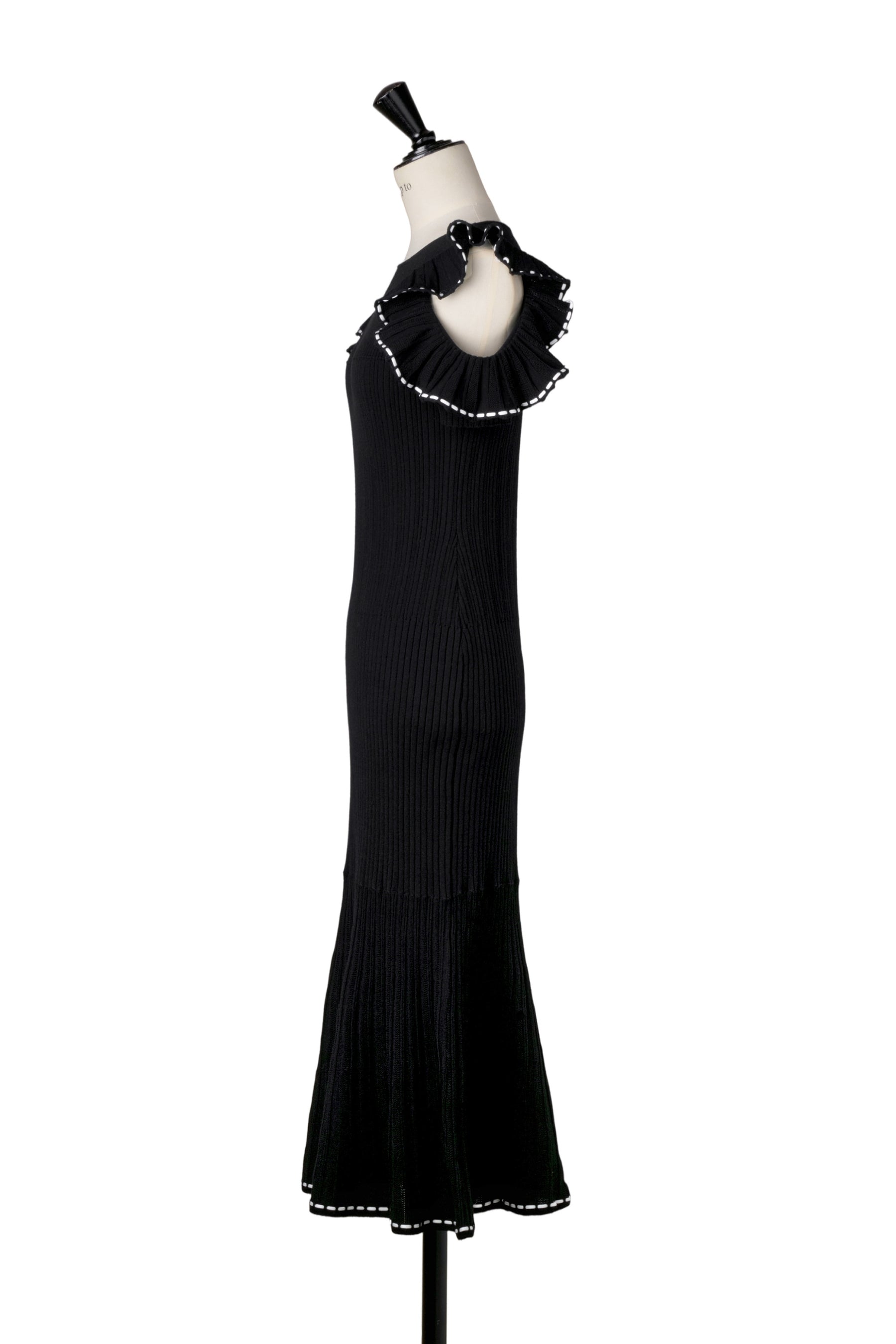 ［FOR HER］Stitch Frill-Shoulder Knit Dress