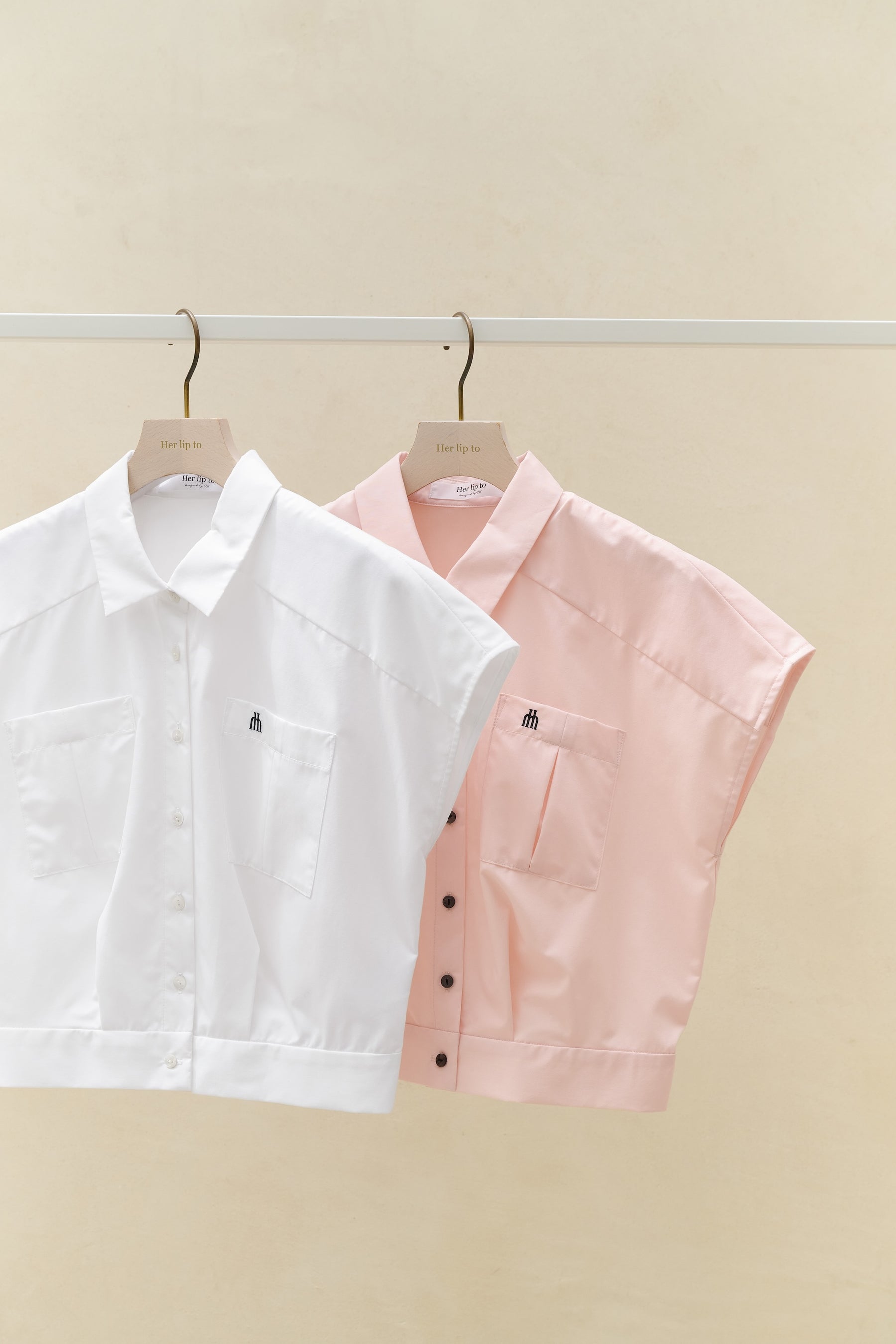 新色】Trois Logo Cropped Shirt 新色】Trois Logo Cropped Shirt