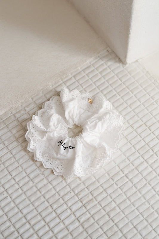Embroidered Cotton Lace Chouchou