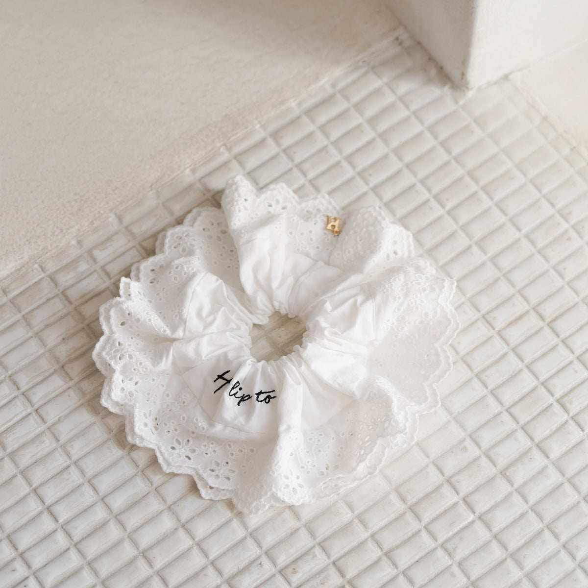 ハーリップトゥEmbroidered Cotton Lace Chouchou Embroidered Cotton Lace Chouchou