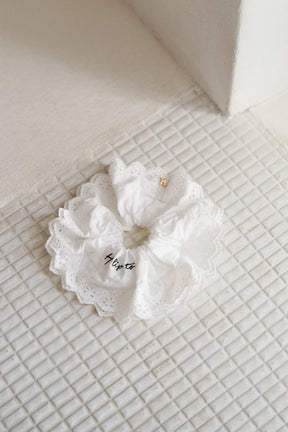 Embroidered Cotton Lace Chouchou