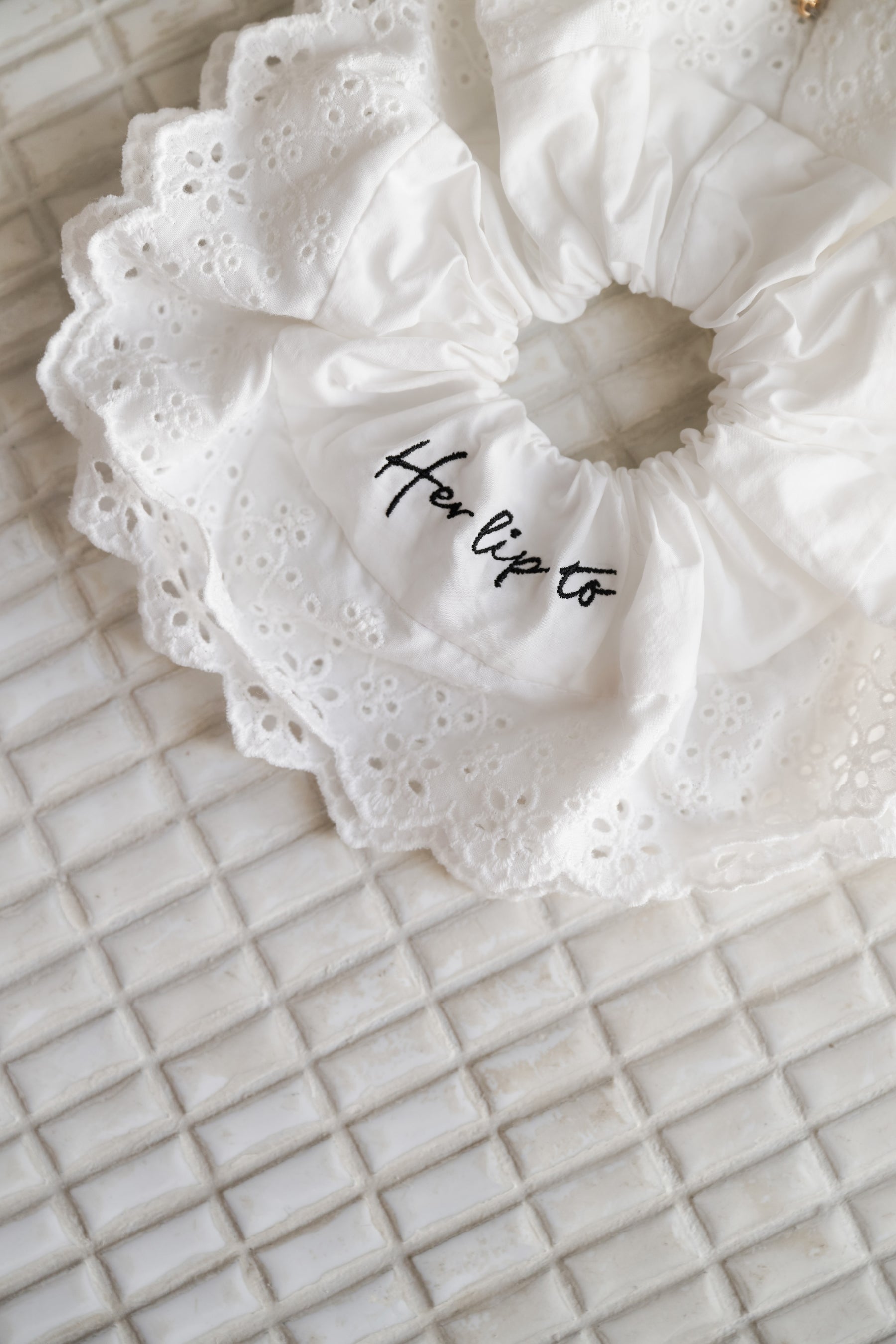 Embroidered Cotton Lace Chouchou