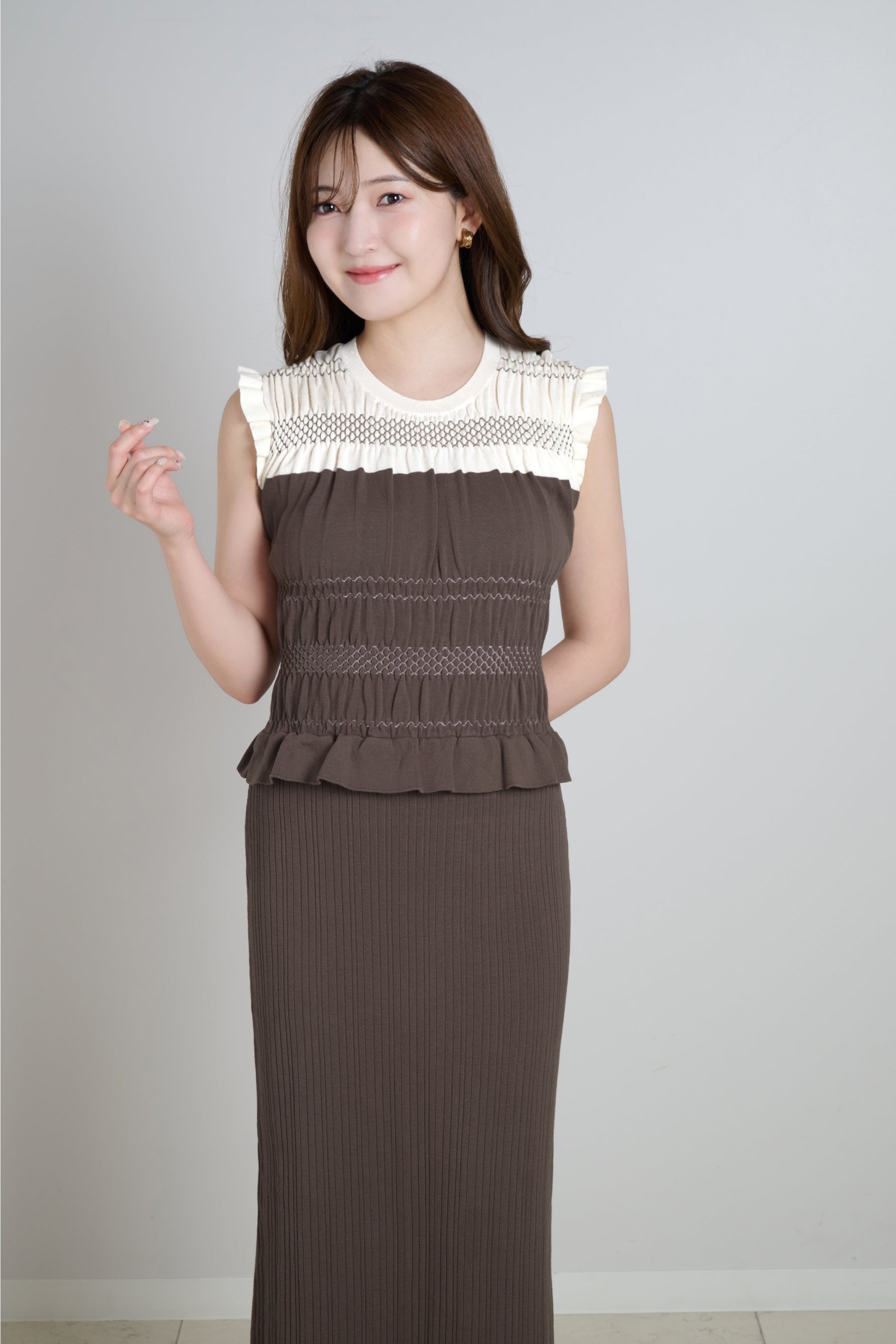 7月中旬発送】Two-Tone Gathered Knit Dress