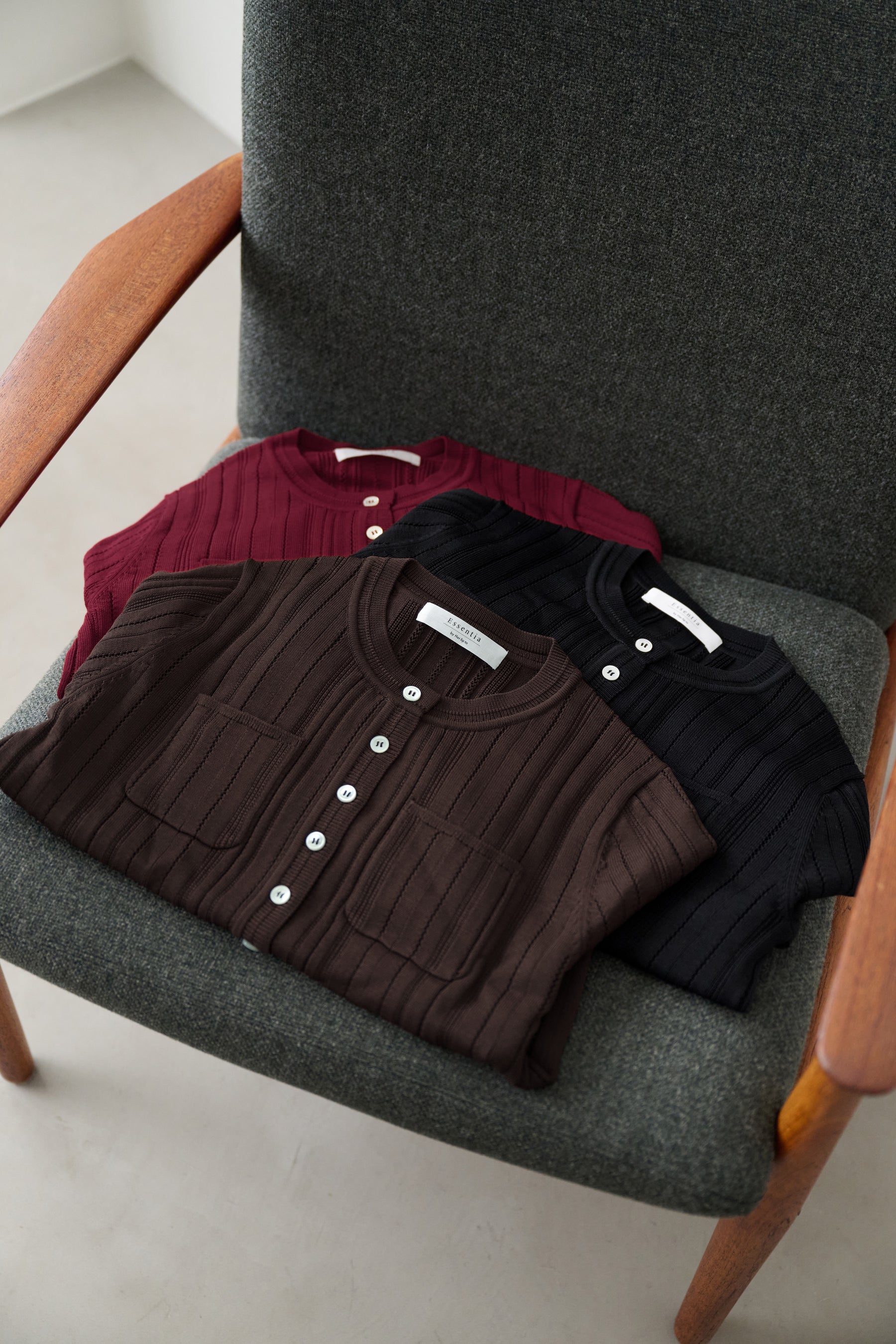 Essentia］Eyelet Knit Cardigan