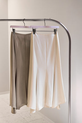 【ecru / moss】Asymmetry Hem Satin Skirt