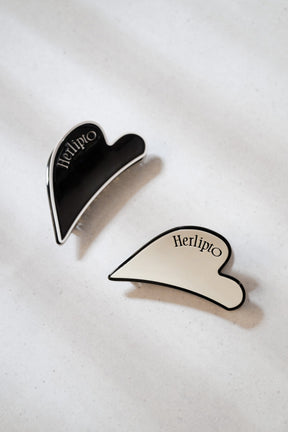 [Shipping in early July] [ecru / black] Bicolor Heart Hair Clip