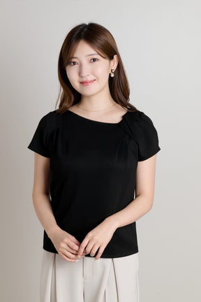 ［Essentia］Asymmetrical Tuck Top