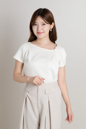 ［Essentia］Asymmetrical Tuck Top