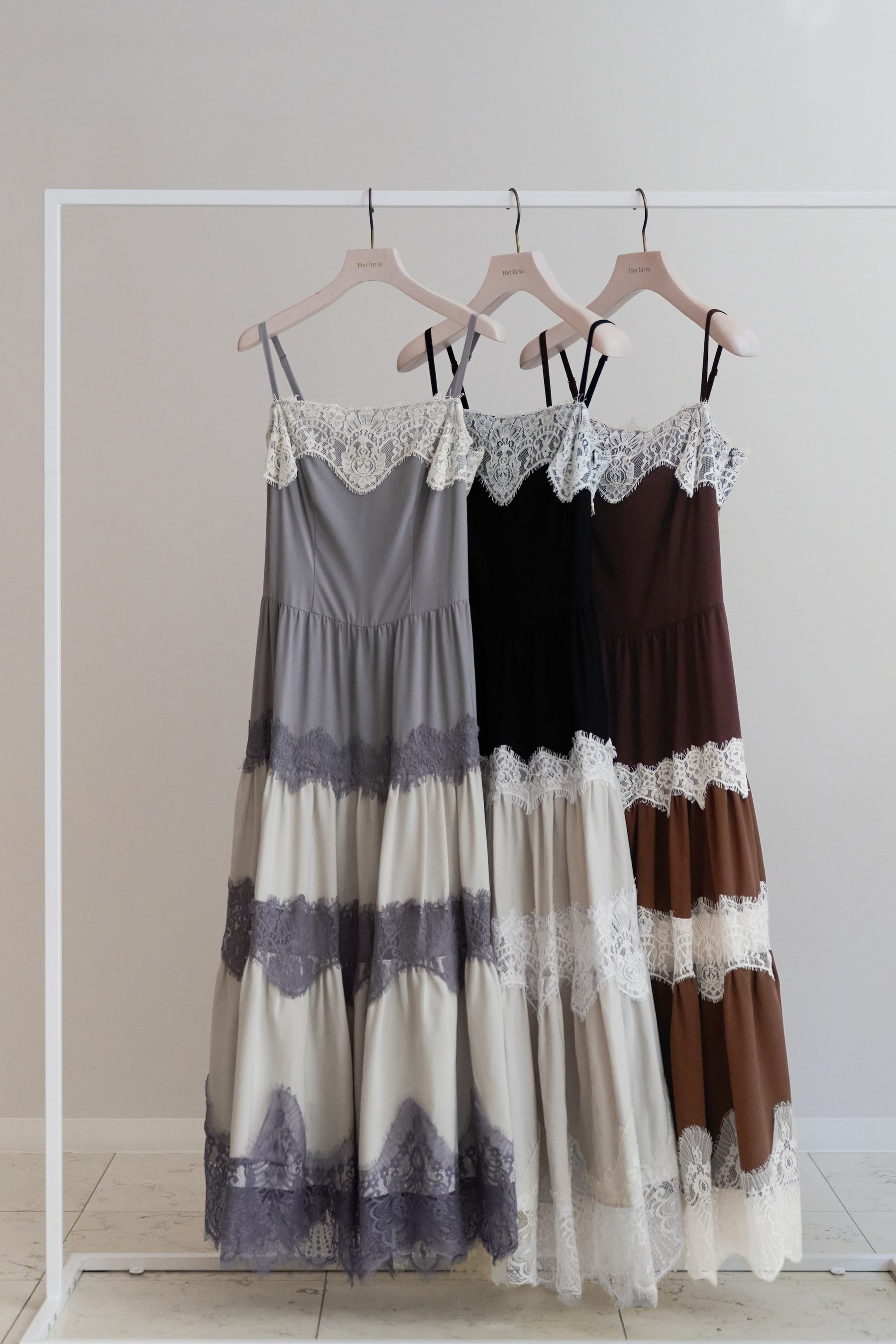 【新色】Isa Tiered Lace Cami Dress