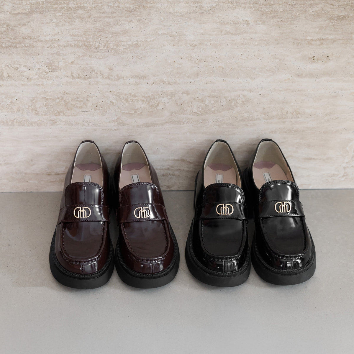 最終値下げ！【新色！】Trois Logo Loafers 新色】Trois Logo Loafers